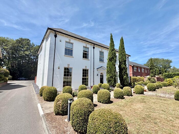 2 Bedroom Apartment To Rent In Winkton Lodge, Redwood Drive, Winkton, Christchurch, BH23