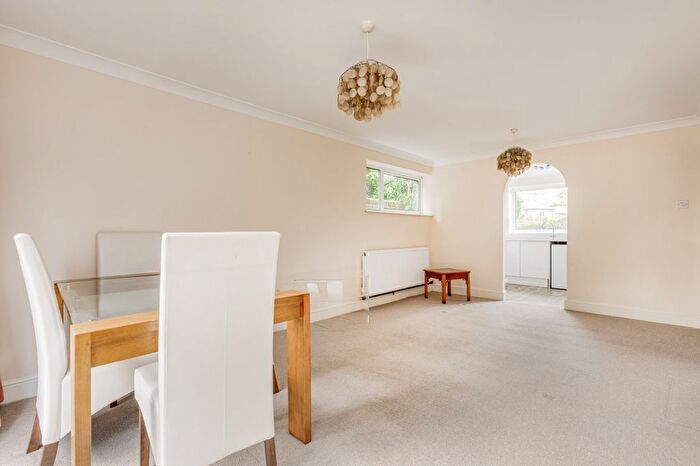 1 Bedroom Flat To Rent In Crescent Road, Kingston Upon Thames, KT2