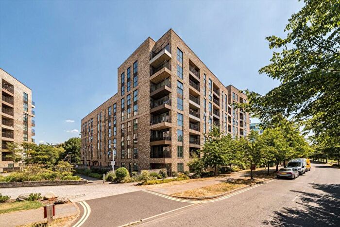 1 Bedroom Flat To Rent In Lakeside Drive, London, NW10