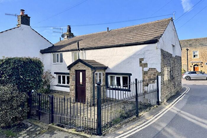 2 Bedroom End Of Terrace House For Sale In Temple Street, Padfield, Glossop, SK13