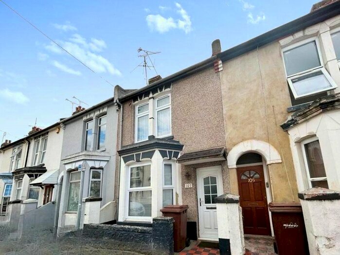 3 Bedroom Terraced House To Rent In Livingstone Road, Gillingham, Kent, ME7