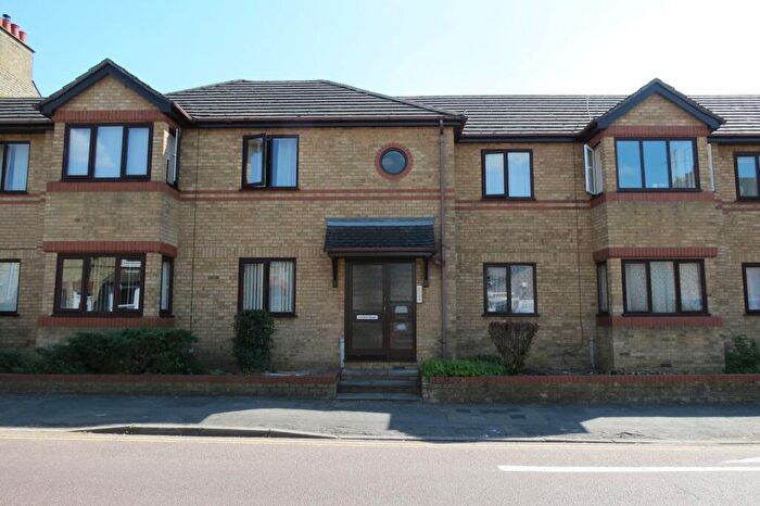 2 Bedroom Flat To Rent In Avenue Road, Suffield House Avenue Road, PE19