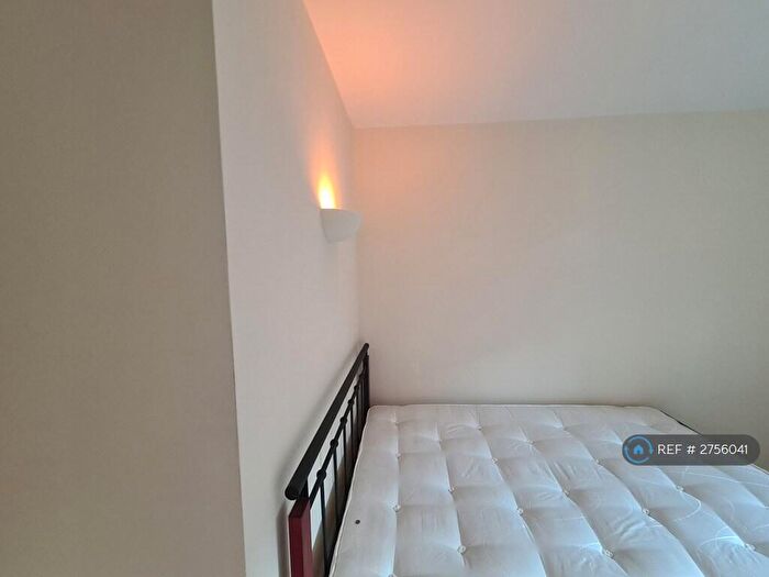 2 Bedroom Flat To Rent In Portland Square, Nottingham, NG7