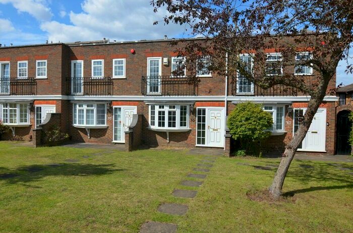 3 Bedroom Terraced House To Rent In Crook Log, Bexleyheath, DA6