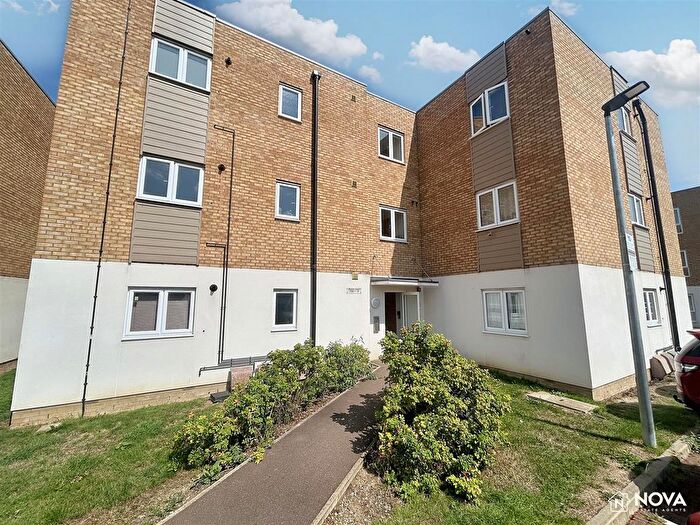 2 Bedroom Flat For Sale In Bongrace Walk, Luton, LU4
