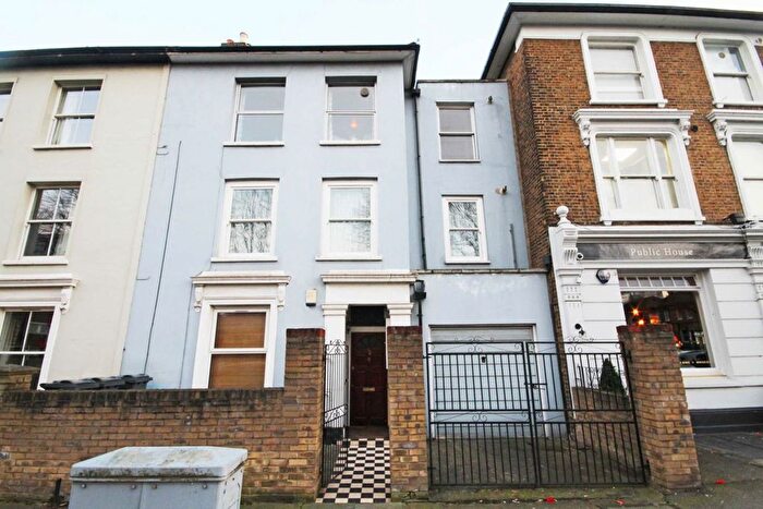 2 Bedroom Flat To Rent In Wellesley Road, London, W4