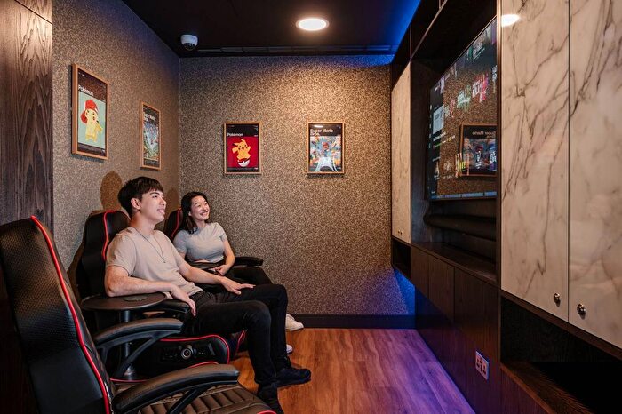 2 Bedroom Flat For Sale In South Quay Plaza, Canary Wharf, E14