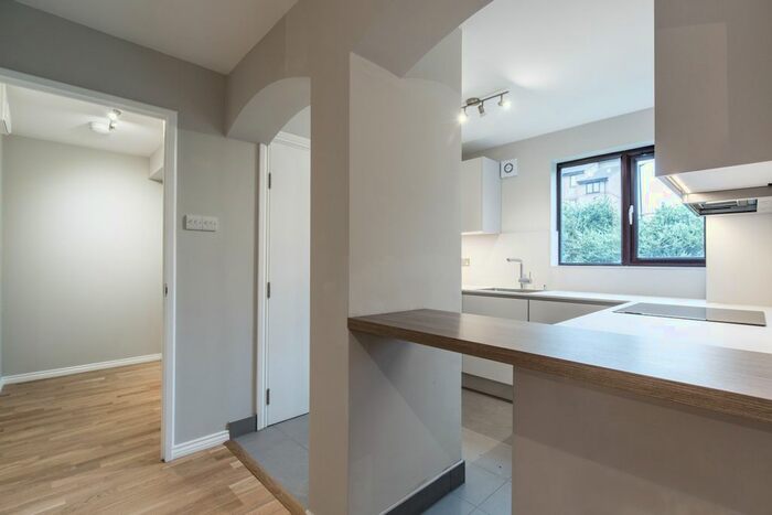 1 Bedroom Flat To Rent In Dunnock Close, London, N9