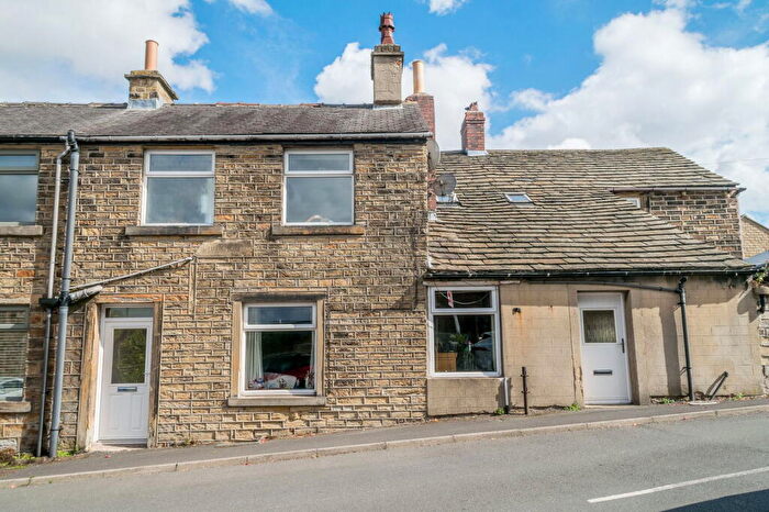 2 Bedroom Terraced House For Sale In Lodge Street, Skelmanthorpe, HD8