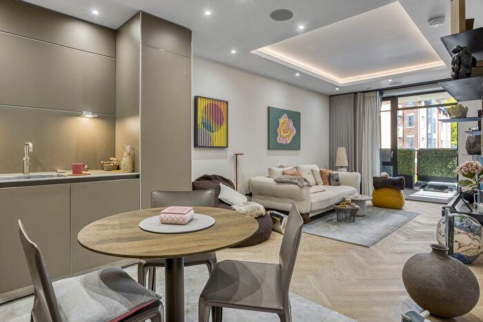 2 Bedroom Flat For Sale In Holden Road, London, N12
