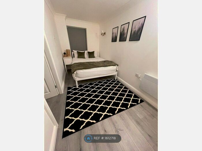 1 Bedroom Flat To Rent In Portland Crescent, Manchester, M13