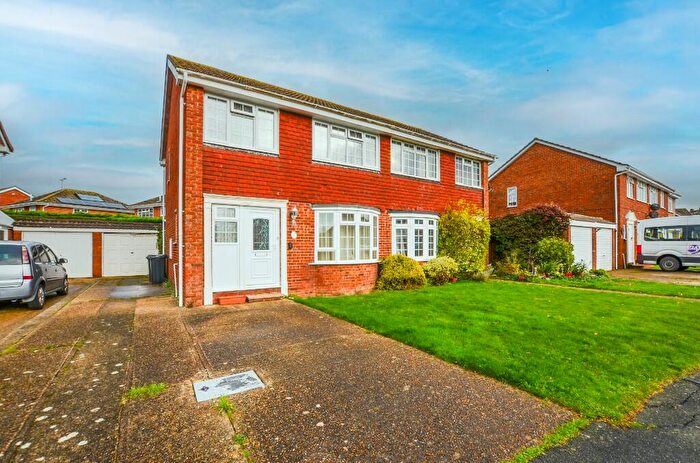 3 Bedroom Semi Detached House For Sale In Cromer Way, Hailsham, East Sussex, BN27