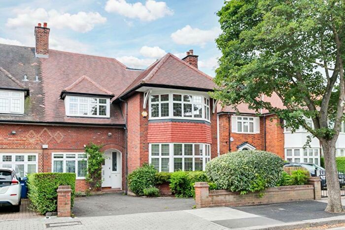 5 Bedroom Semi-Detached House To Rent In Harman Drive, The Hocrofts, NW2