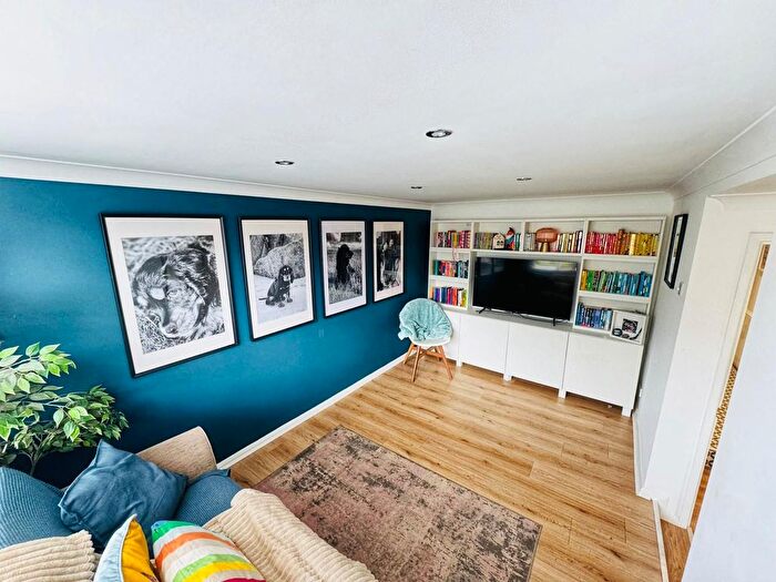 3 Bedroom Semi-Detached House For Sale In Oaken Wood Road, Thorpe Hesley, Rotherham, S61