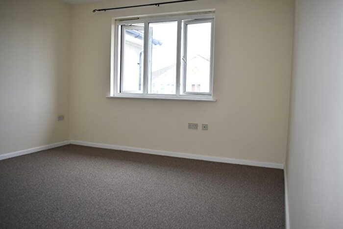 2 Bedroom Flat For Sale In Enstone Road, Enfield, EN3