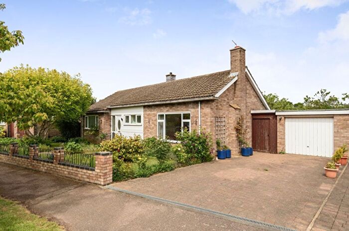 3 Bedroom Detached Bungalow For Sale In Chiltern Avenue, Bedford, MK41