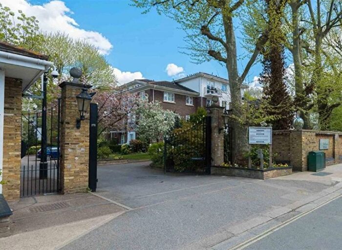 1 Bedroom Flat To Rent In Brompton Park Crescent, Fulham, SW6