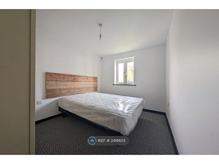 2 Bedroom Flat To Rent In Gabriel Court, Leeds, LS10