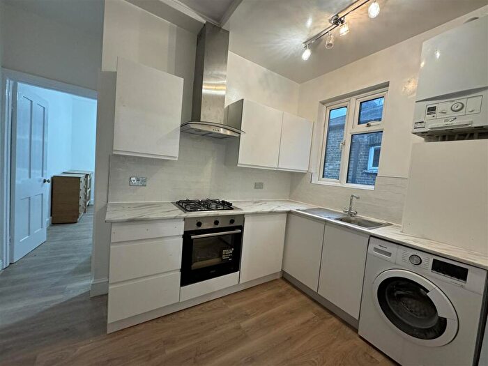 3 Bedroom Apartment To Rent In Windus Road, Stoke Newington, N16