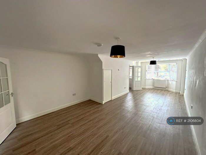 3 Bedroom Semi-Detached House To Rent In Stable Cottages, Guildford, GU1