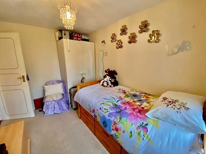 3 Bedroom End Of Terrace House For Sale In Newey Close, Birmingham, B45