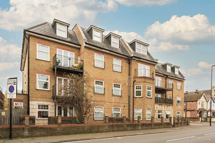 1 Bedroom Flat To Rent In Windmill Road, Brentford, TW8