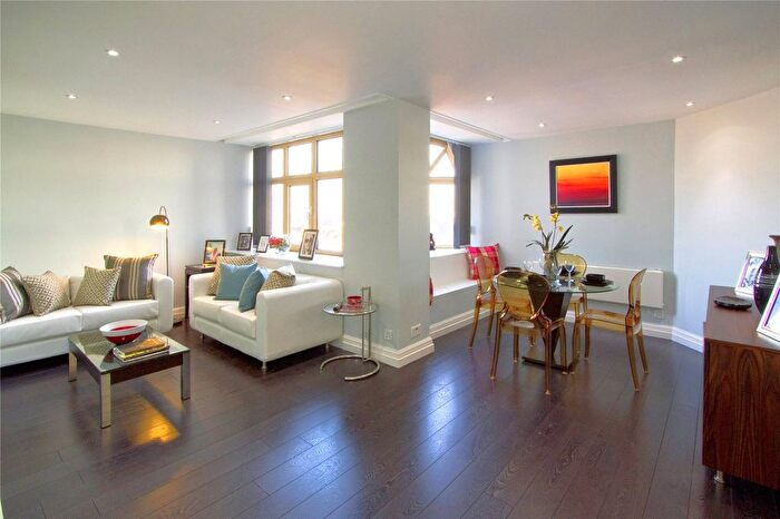 2 Bedroom Flat For Sale In Kings Road, London, SW3