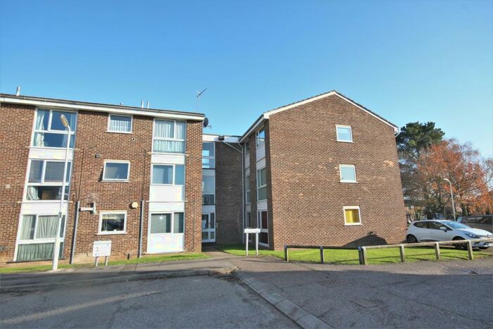 2 Bedroom Flat To Rent In Azalea Court, Springfield, CM1
