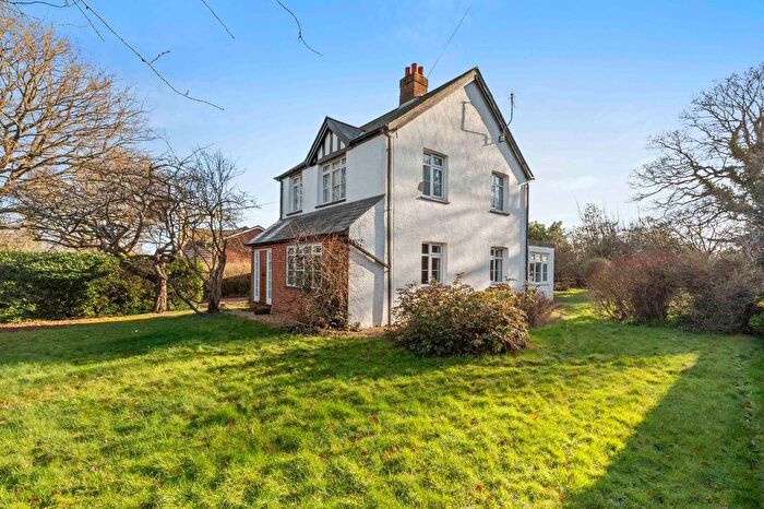 3 Bedroom Detached House For Sale In North Road, Widmer End, HP15