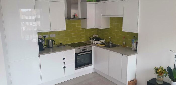 2 Bedroom Flat To Rent In A High Street, London, E17