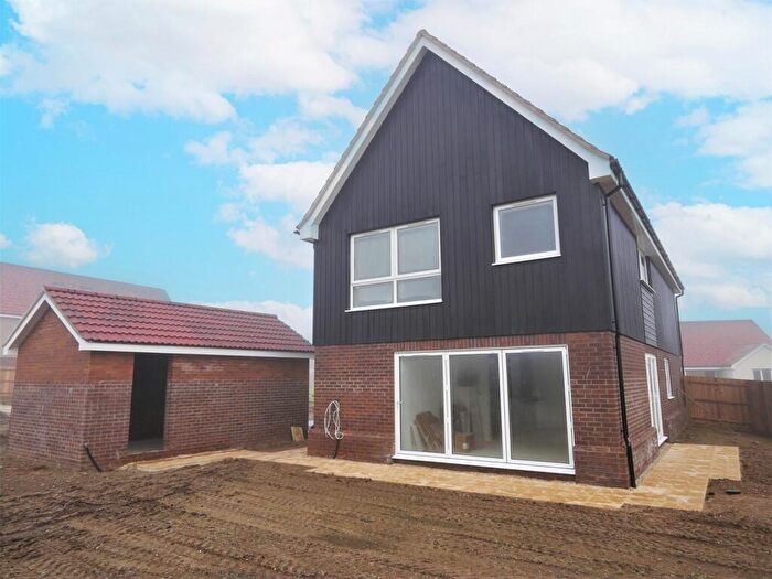 4 Bedroom Detached House For Sale In Spalding Way, Chelmondiston, IP9