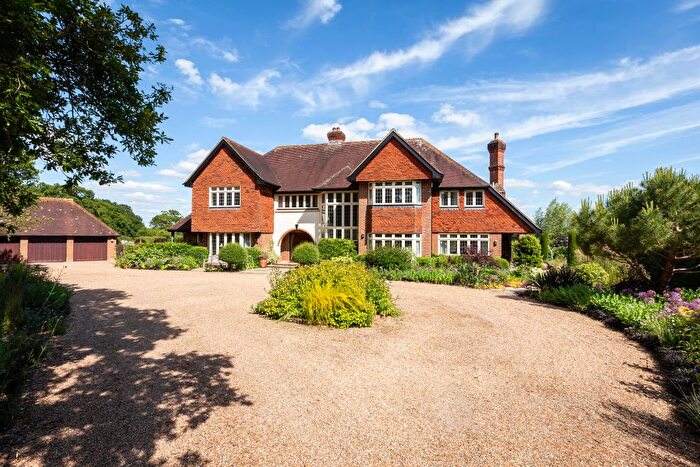 5 Bedroom Detached House For Sale In Sickles Lane, Kingsley, GU35