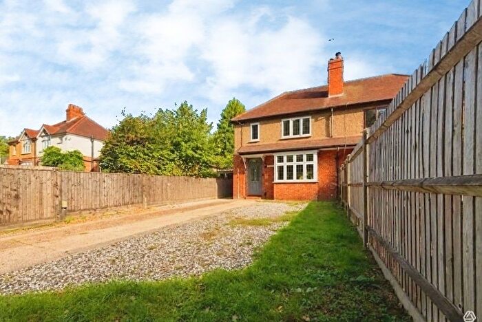 2 Bedroom Semi Detached House For Sale In London Road, Bracknell, Berkshire, RG12