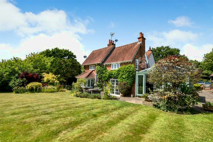 4 Bedroom Detached House For Sale In Winter Hill Road, Pinkneys Green, Berkshire, SL6