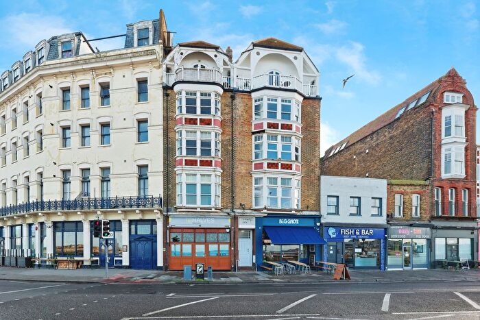 2 Bedroom Flat For Sale In Marine Drive, Margate, Kent, CT9