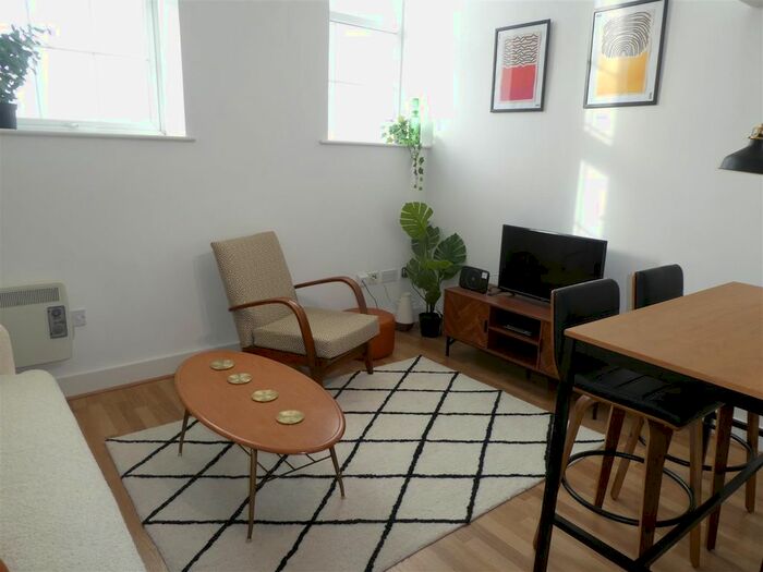 1 Bedroom Flat To Rent In St. Thomas, Swansea SA1