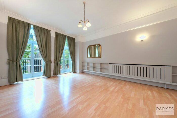 4 Bedroom Flat To Rent In Old Brompton Road, Earls Court, London, SW5