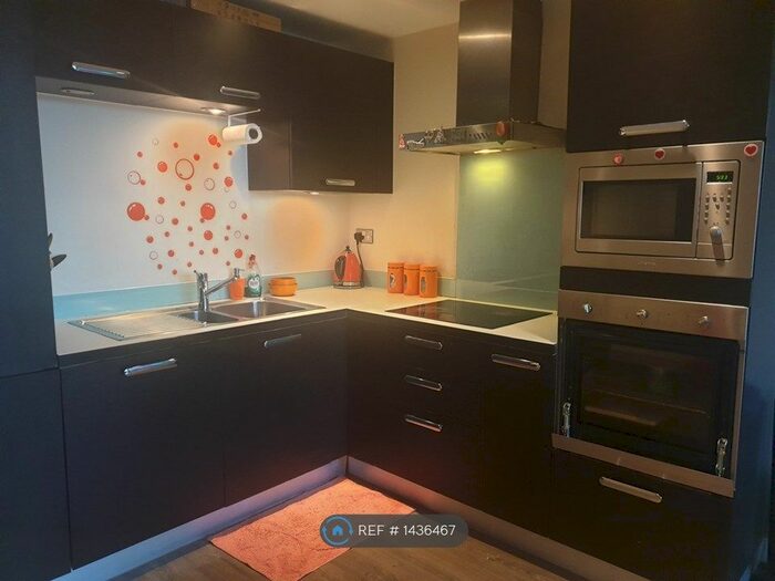 2 Bedroom Flat To Rent In Windward Court, London, E16