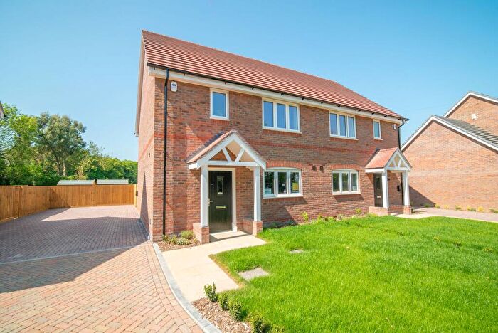 3 Bedroom Semi-Detached House For Sale In Meadow View, Pamber End, RG26