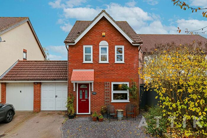 3 Bedroom Link Detached House For Sale In Rowton Heath, Norwich, NR7