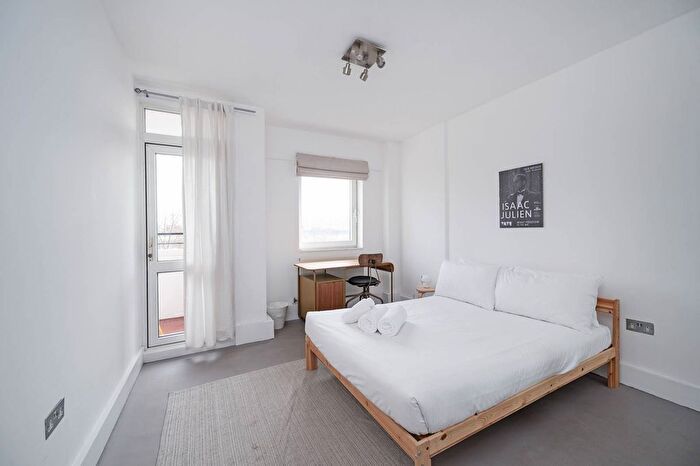4 Bedroom Flat To Rent In Percival Street, Clerkenwell, London, EC1V