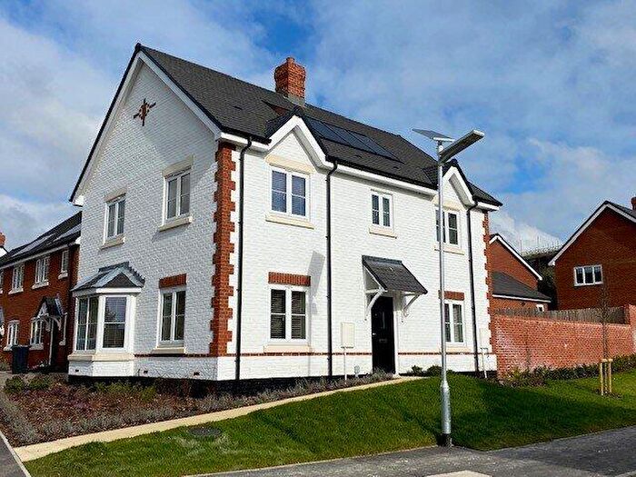 4 Bedroom Detached House For Sale In Bramble Close, Alton, Hampshire, GU34