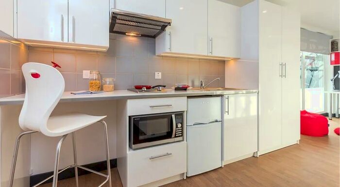 Studio To Rent In Portswood Road, Southampton, SO17