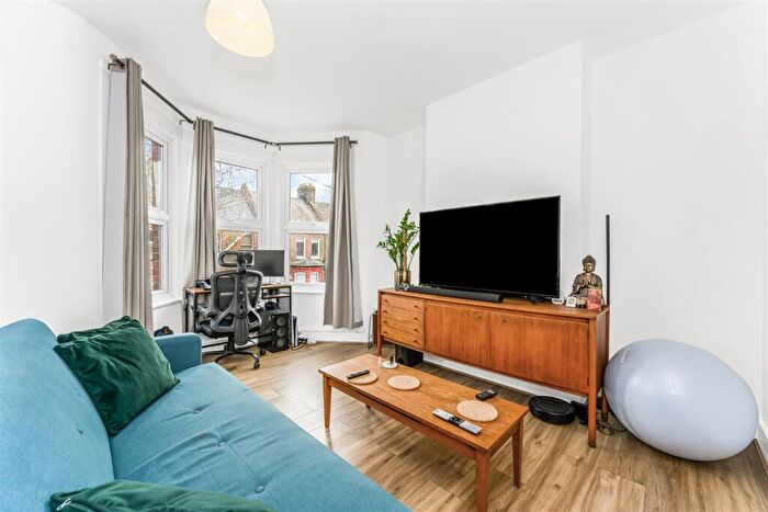 2 Bedroom Maisonette For Sale In Morieux Road, Leyton, E10
