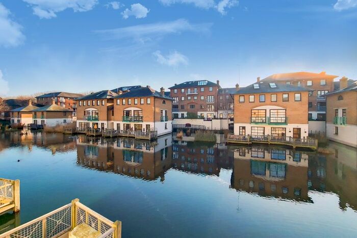 2 Bedroom Flat To Rent In Plover Way, London SE16