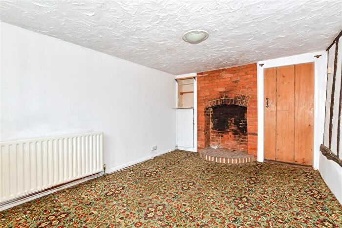 2 Bedroom End Of Terrace House For Sale In Upper Street, Leeds, Maidstone, Kent, ME17