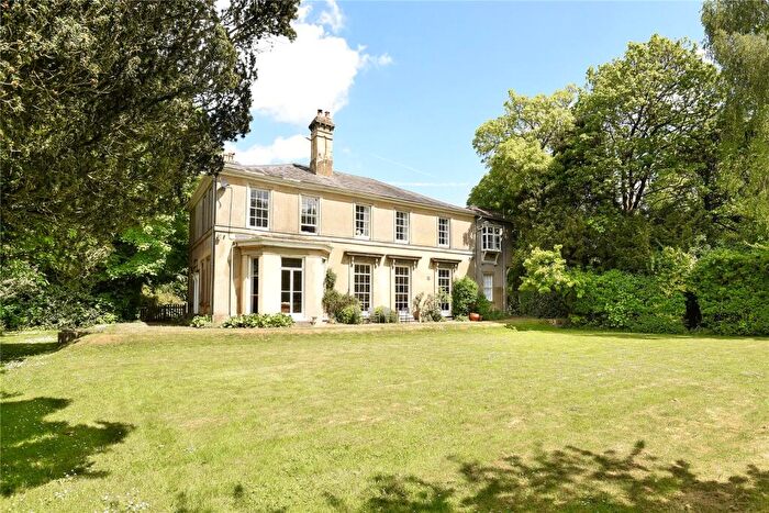 5 Bedroom Detached House To Rent In College Walk, Winchester, SO23