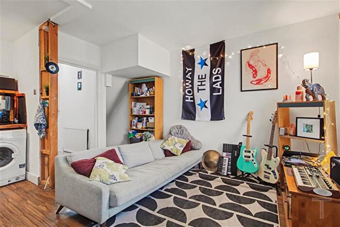 1 Bedroom Apartment For Sale In Kentish Town Road, Kentish Town, NW5