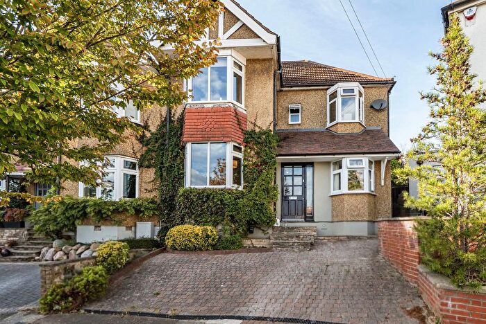 5 Bedroom Semi Detached House For Sale In Kenerne Drive, Barnet, EN5