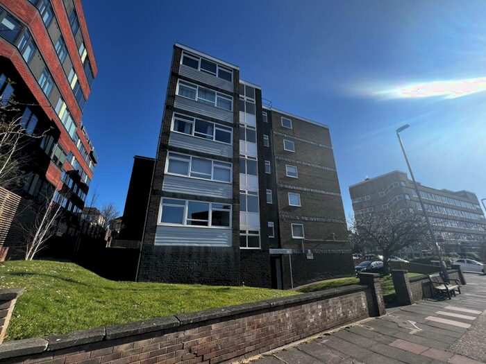 Apartment To Rent In Upperton Road, Eastbourne, BN21